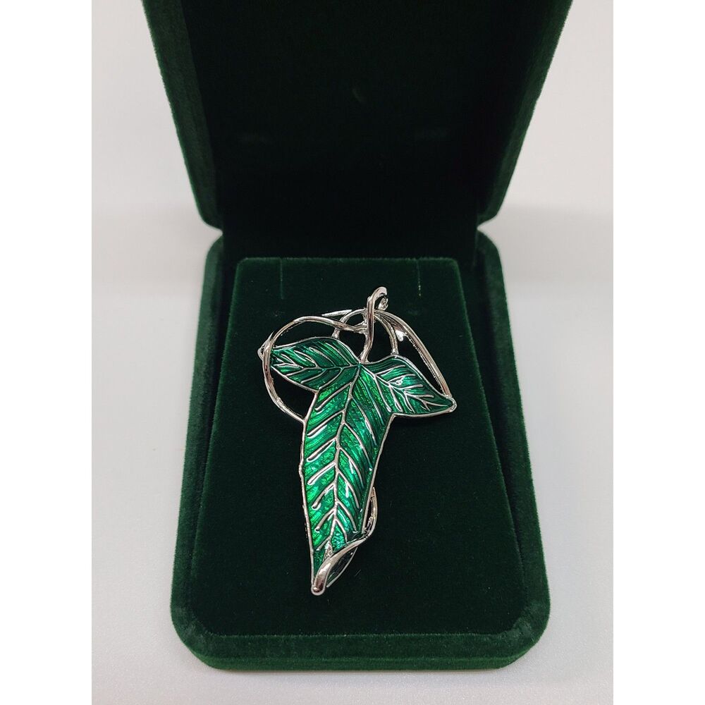 Lord of the Rings Leaf of Lorien Elvish Fellowship Enamel Pin Brooch & Box - Picture 8 of 10